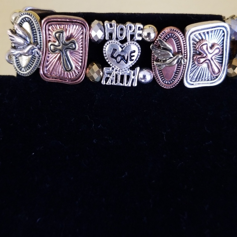 Expandable Tri colored Bracelet
